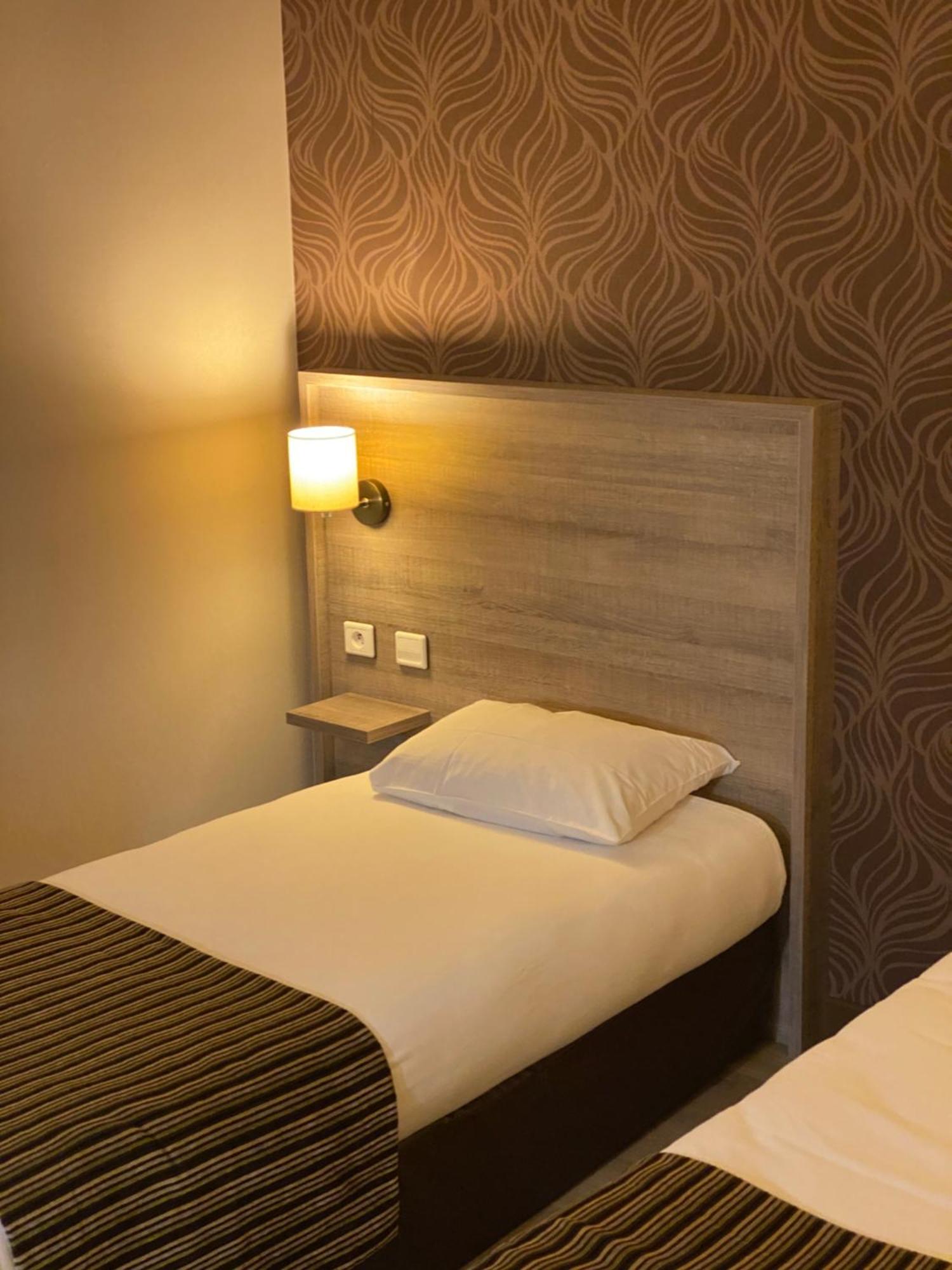 Logis Hotel Le Saint Georges Vivonne المظهر الخارجي الصورة